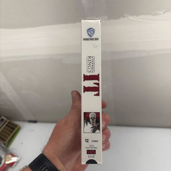 Stephen King's IT 1990 VHS Hi-fi (Horror, Tim Curry) Not Rated - Picture 4 of 5